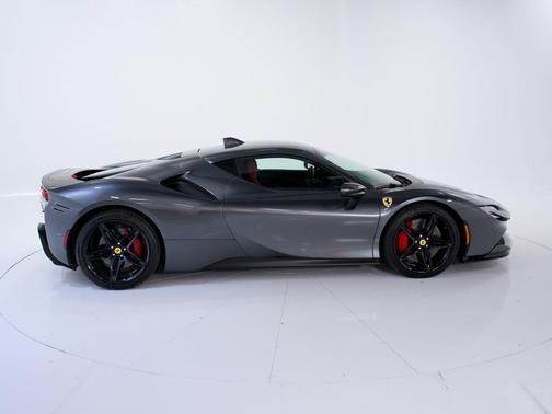 2022 Ferrari SF90 Stradale 