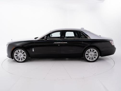 Silver Over Black Diamond 2025 Rolls-Royce Ghost