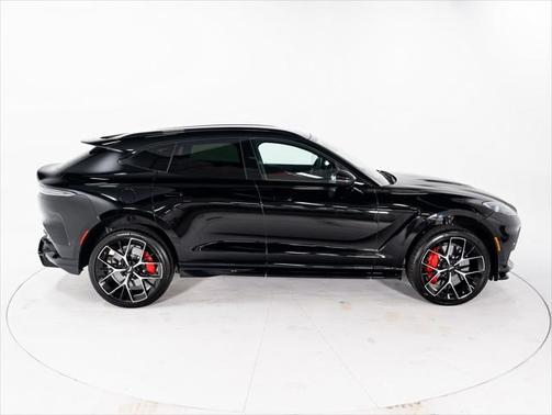2025 Aston Martin DBX 707