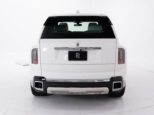 English White 2026 Rolls-Royce Cullinan