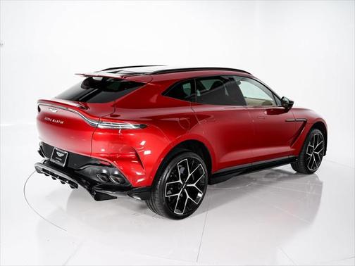 2025 Aston Martin DBX 707