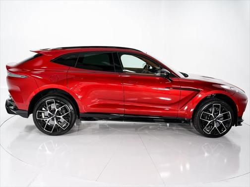 2025 Aston Martin DBX 707