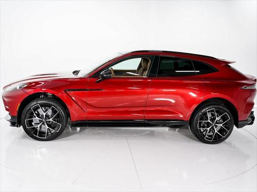 2025 Aston Martin DBX 707