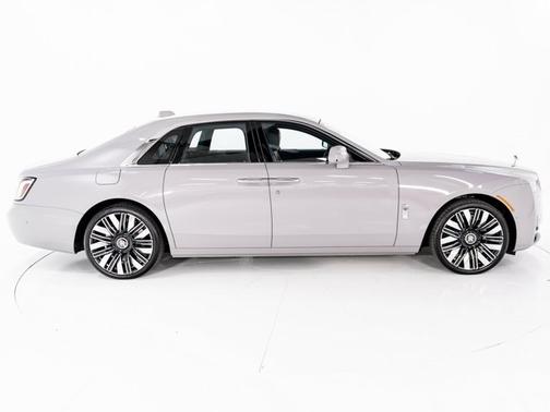 2025 Rolls-Royce Ghost 