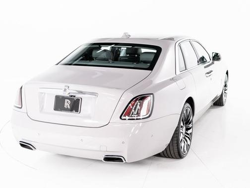 2025 Rolls-Royce Ghost 
