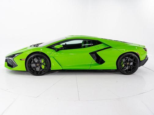 2024 Lamborghini Revuelto 