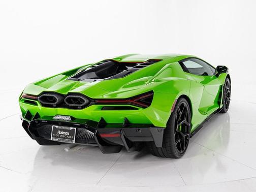 2024 Lamborghini Revuelto 