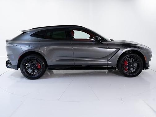 2025 Aston Martin DBX 707