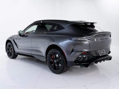 2025 Aston Martin DBX 707