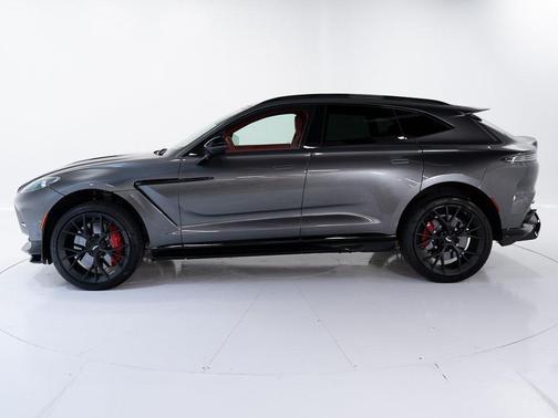 2025 Aston Martin DBX 707