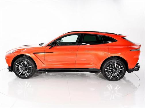 2025 Aston Martin DBX 707
