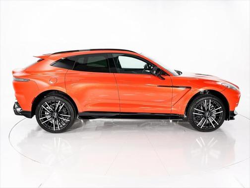 2025 Aston Martin DBX 707