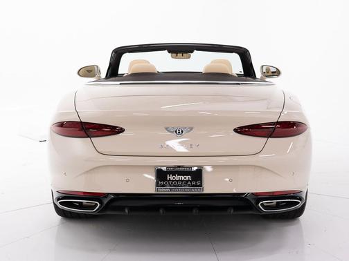 Magnolia 2026 Bentley Continental GT Base