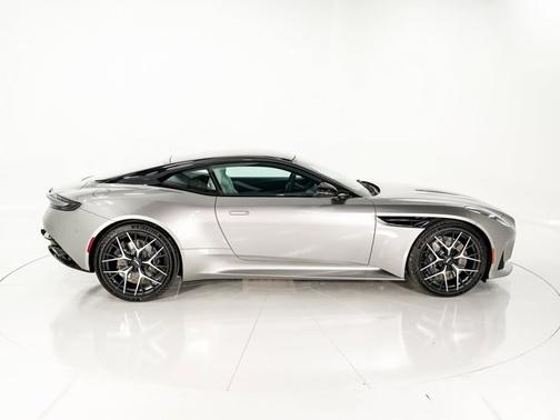 2025 Aston Martin DB12