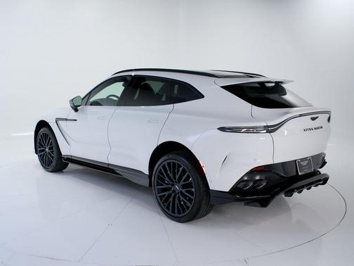 2025 Aston Martin DBX 707