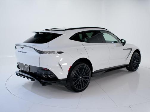 2025 Aston Martin DBX 707