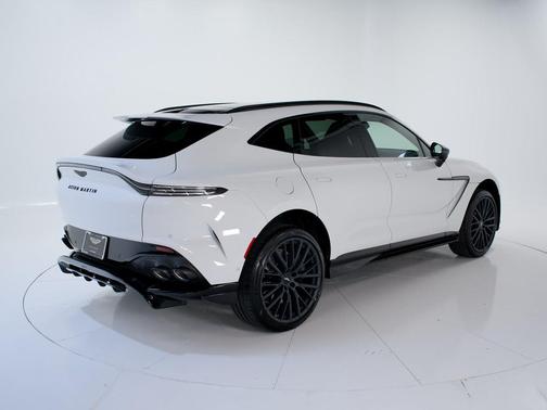 2025 Aston Martin DBX 707