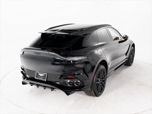 2025 Aston Martin DBX 707