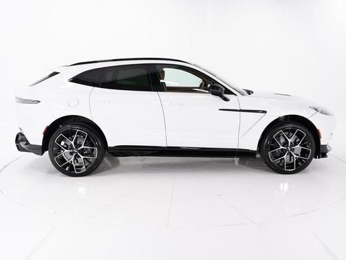 2026 Aston Martin DBX 707