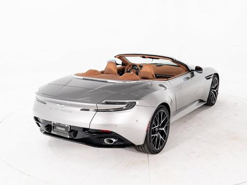 2025 Aston Martin DB12 Volante