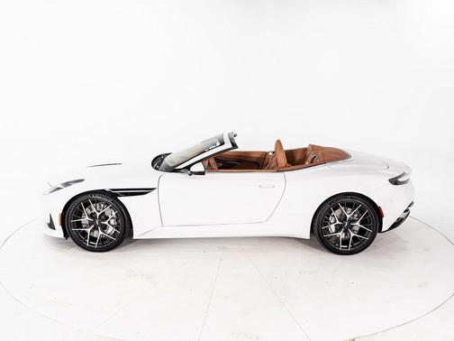 2025 Aston Martin DB12 Volante