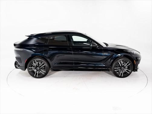 2025 Aston Martin DBX 707
