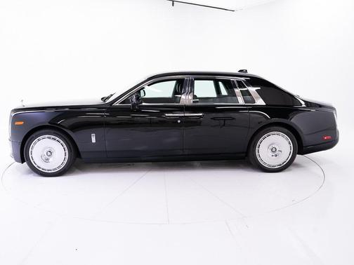 2023 Rolls-Royce Phantom 