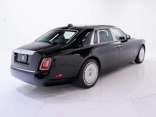 2023 Rolls-Royce Phantom 