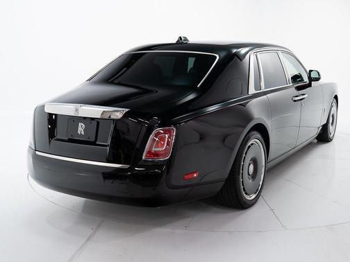2024 Rolls-Royce Phantom 