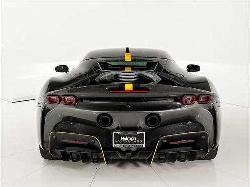 2023 Ferrari SF90 Stradale Base