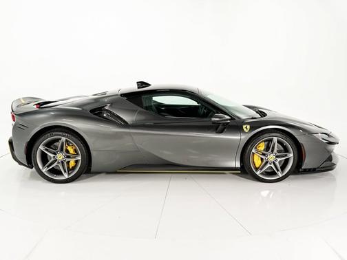 2023 Ferrari SF90 Stradale Base
