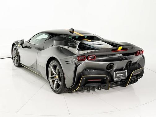 2023 Ferrari SF90 Stradale Base