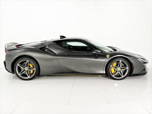 2023 Ferrari SF90 Stradale Base