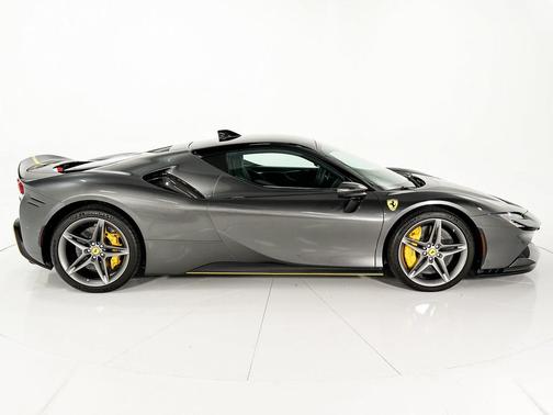 2023 Ferrari SF90 Stradale Base