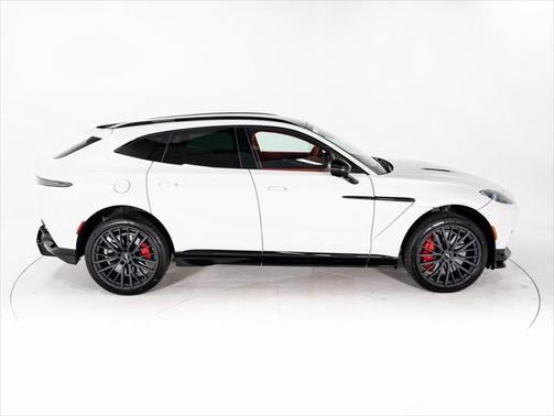 2025 Aston Martin DBX 707
