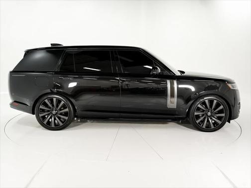2025 Land Rover Range Rover P615 SV