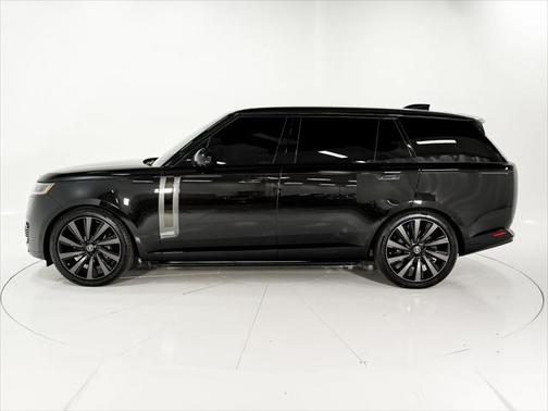2025 Land Rover Range Rover P615 SV