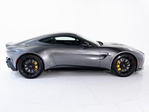 2026 Aston Martin Vantage 