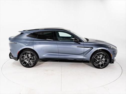 2025 Aston Martin DBX 707