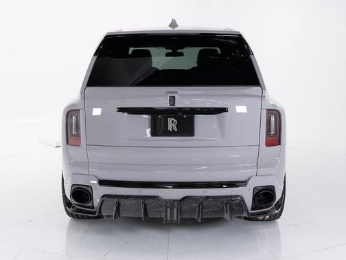 Tempest Grey 2026 Rolls-Royce Cullinan Mansory
