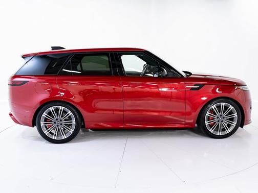 2025 Land Rover Range Rover Sport SE