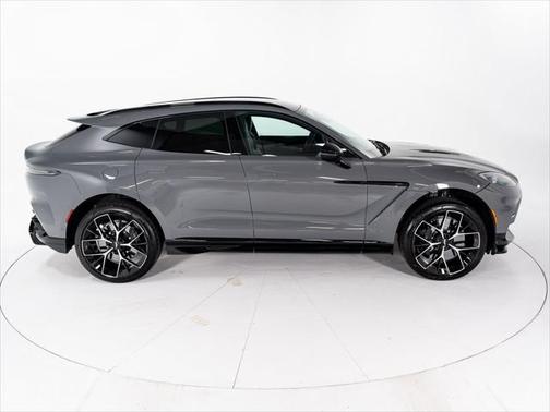 2025 Aston Martin DBX 707