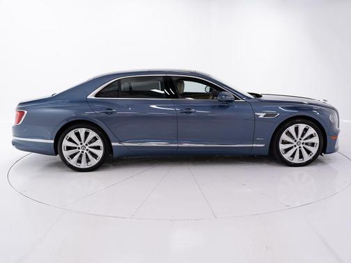 Blue Crystal 2026 Bentley Flying Spur V8