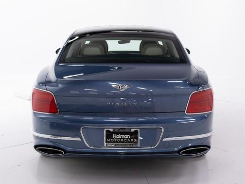 Blue Crystal 2026 Bentley Flying Spur V8