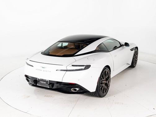 2025 Aston Martin DB12 