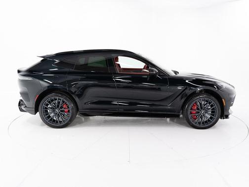 2026 Aston Martin DBX 707