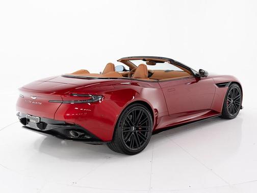 2025 Aston Martin DB12 Volante