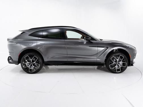 2026 Aston Martin DBX 707