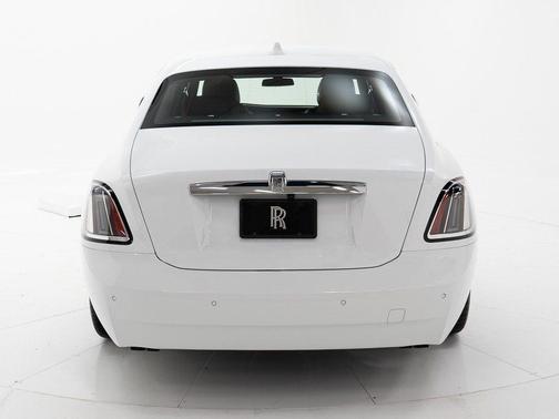 Arctic White 2025 Rolls-Royce Ghost