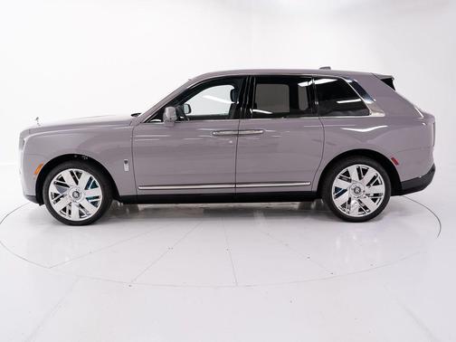 Tempest Grey 2027 Rolls-Royce Cullinan